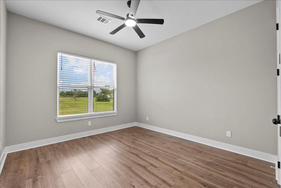 Spacious, unfurnished interior of a new home in , Santa Fe (Image 20).