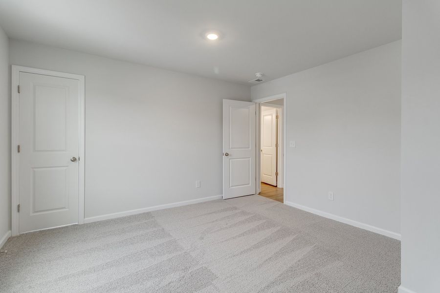 Spacious, unfurnished interior of a new home in Winston Point, Gilbert (Image 30).