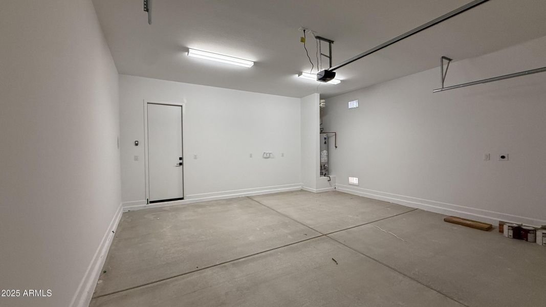 032 - 2-Car Garage 032 - 2-Car Garage