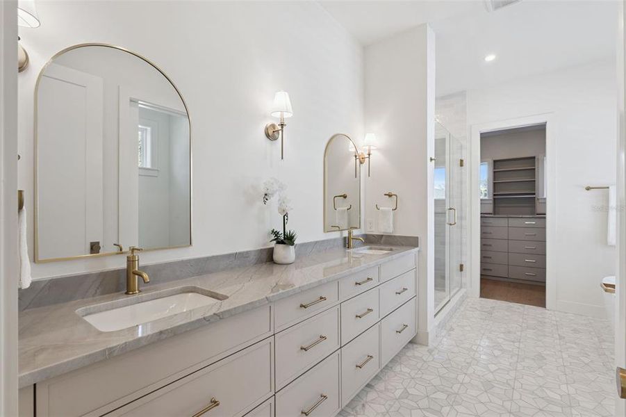 Furnished interior view inside a new home in , Orlando (Image 33).