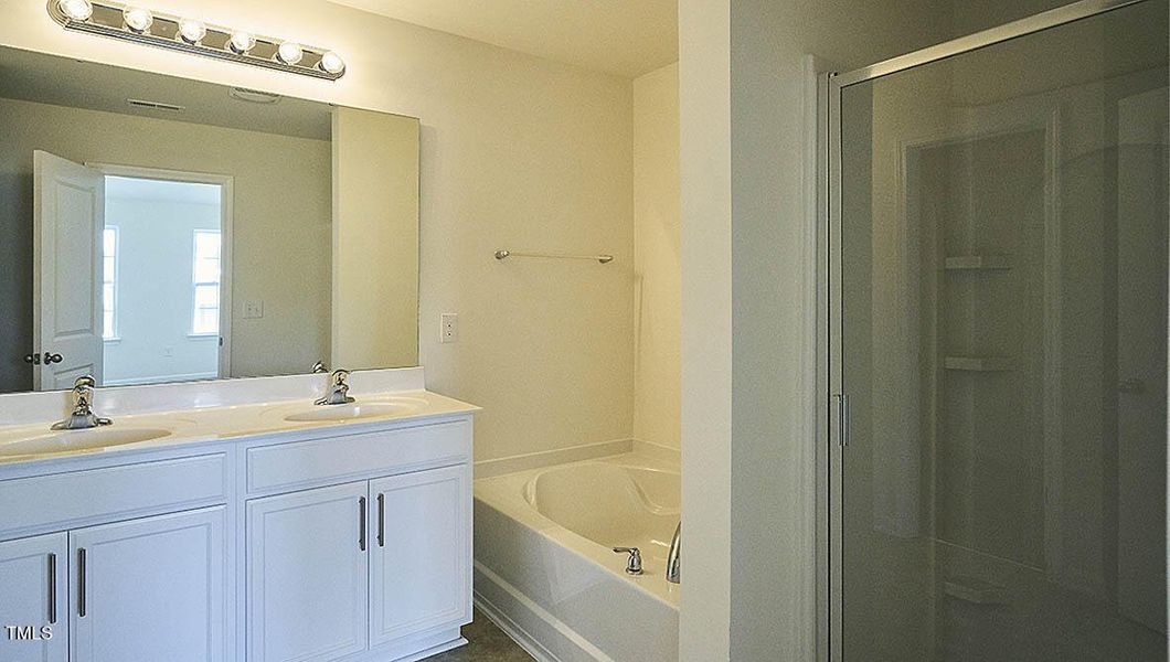 Rachel_E_Owners_Bath2