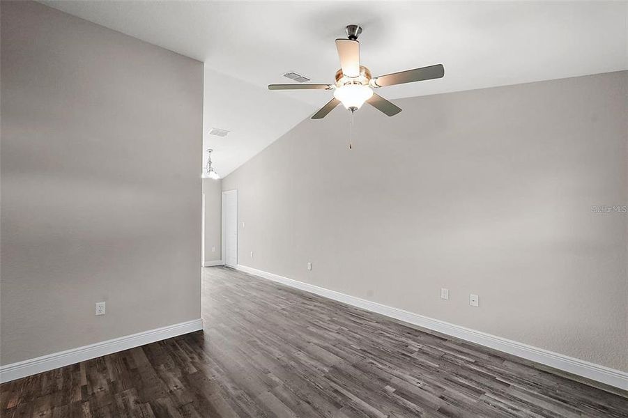 Spacious, unfurnished interior of a new home in , Ocala (Image 8).