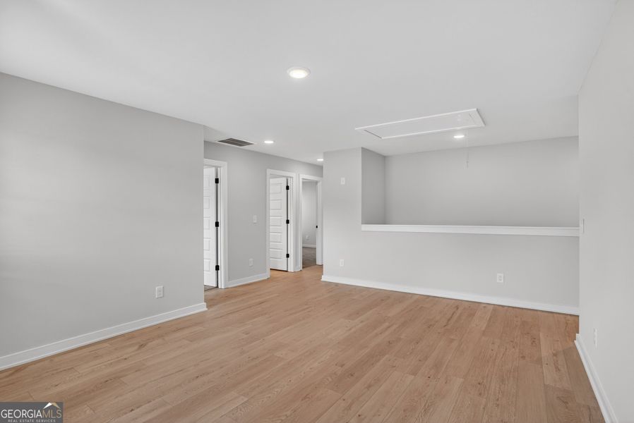 Spacious, unfurnished interior of a new home in The Fairways at Mirror Lake, Villa Rica (Image 39). Spacious, unfurnished interior of a new home in The Fairways at Mirror Lake, Villa Rica (Image 39).