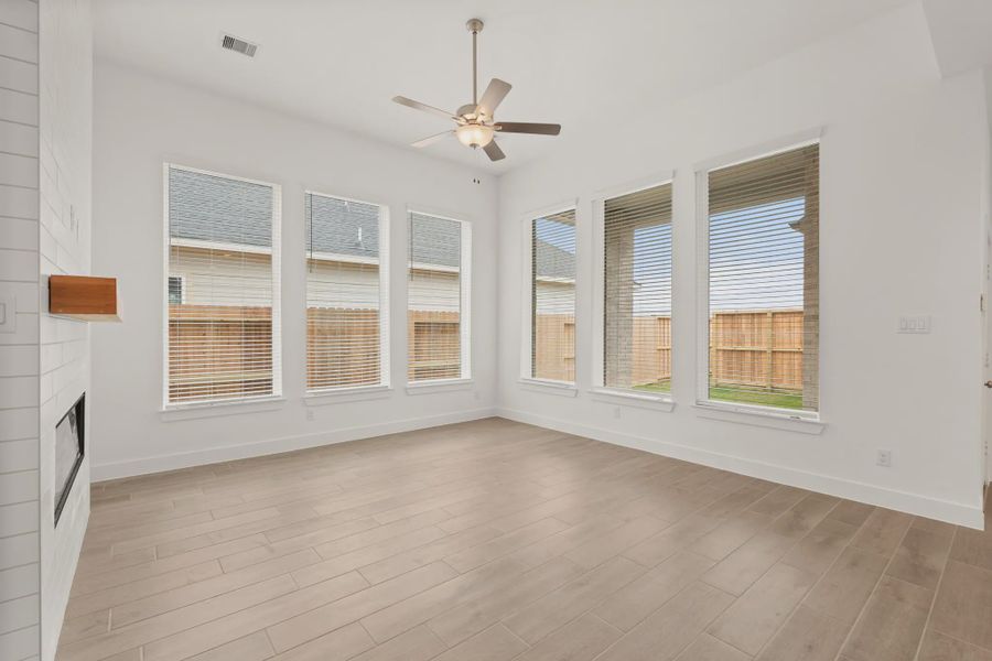 Representative unfurnished interior of a home built from the St Andrews by Chesmar Homes in Riceland Alley Loads, Mont Belvieu (Image 59).