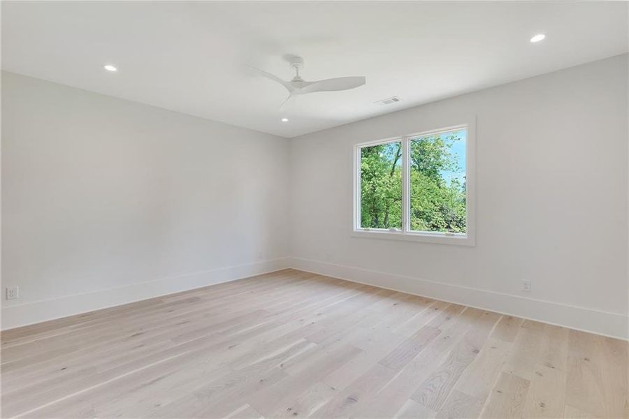 Spacious, unfurnished interior of a new home in , Alpharetta (Image 56).