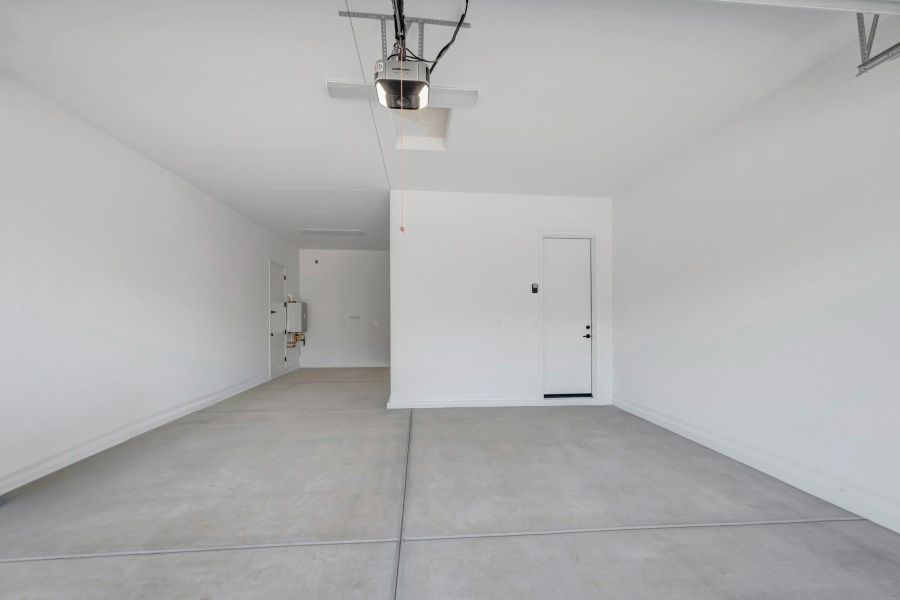 Spacious, unfurnished interior of a new home in Overlook at Verrado Regent Hills, Buckeye (Image 12).