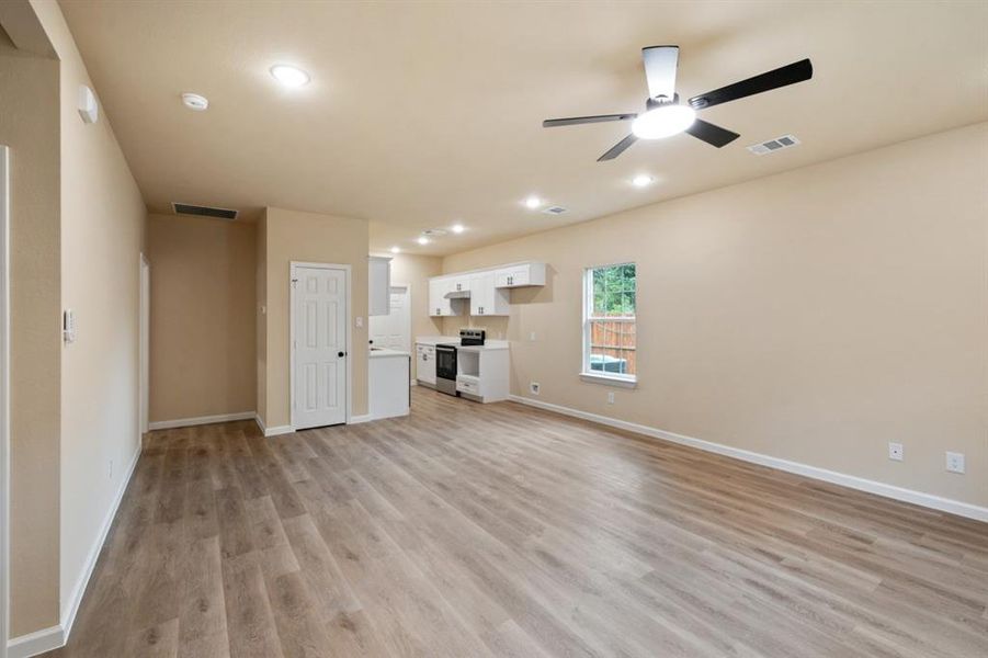 Spacious, unfurnished interior of a new home in , Mabank (Image 24).
