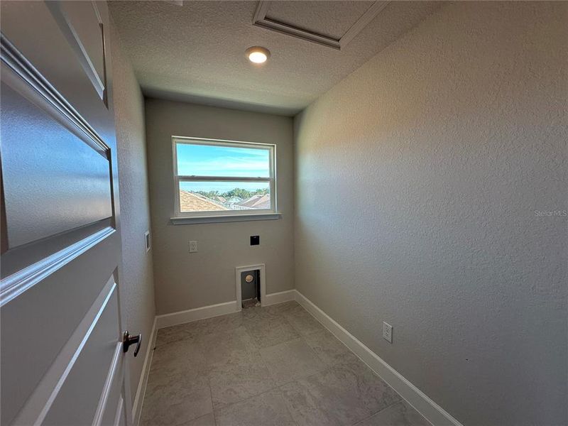 Spacious, unfurnished interior of a new home in , Ocala (Image 19).