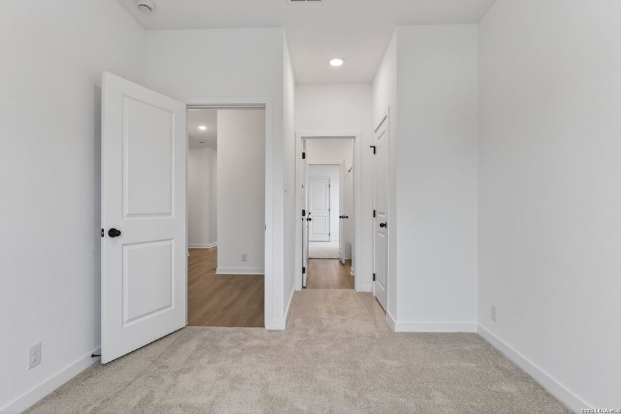 Spacious, unfurnished interior of a new home in Saddlebrook Ranch, Schertz (Image 12).