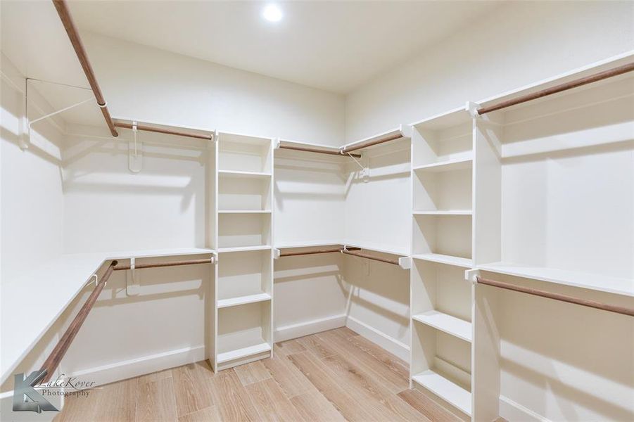 Spacious, unfurnished interior of a new home in , Tuscola (Image 14).