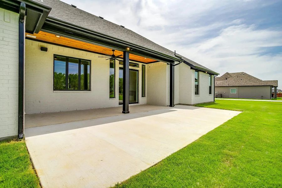 Representative exterior details of a home built from the The Colin by Elmwood Custom Homes in Aledo Heights, Aledo (Image 17).