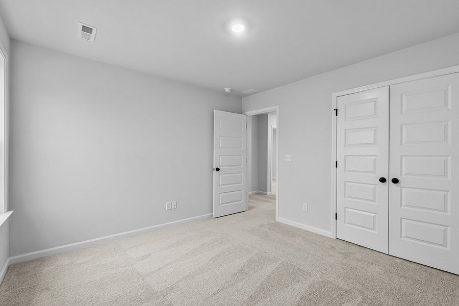 Spacious, unfurnished interior of a new home in Fieldstone, Lexington (Image 45).
