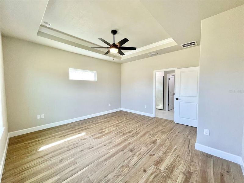 Spacious, unfurnished interior of a new home in , Gainesville (Image 27).