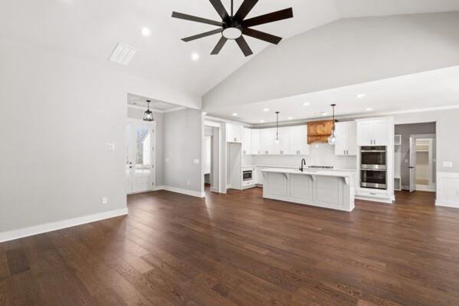 Spacious, unfurnished interior of a new home in , Jasper (Image 3).