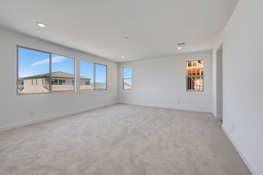 Spacious, unfurnished interior of a new home in Soleo, San Tan Valley (Image 27).