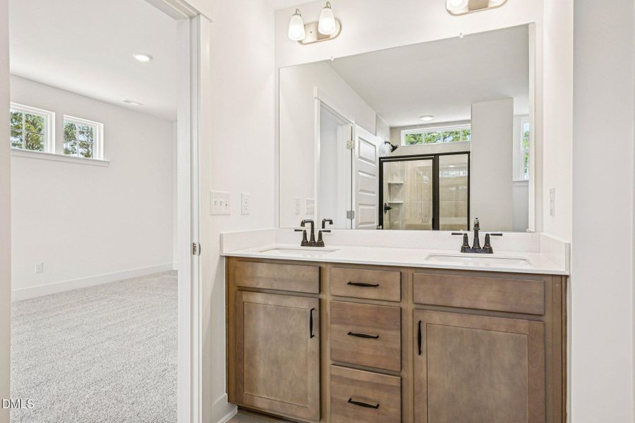 41-web-or-mls-Dunzo Dr-S1203-041