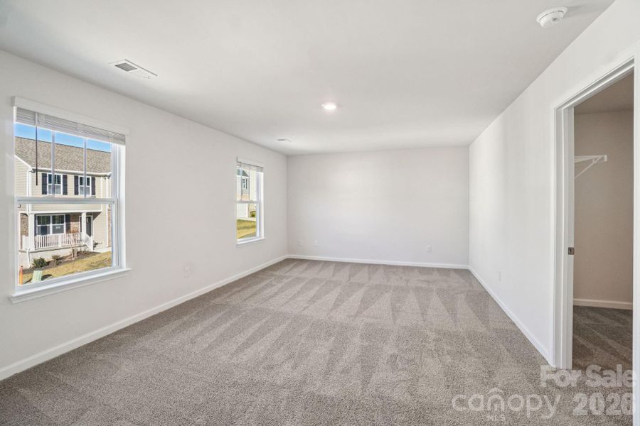 Spacious, unfurnished interior of a new home in Rydele Heights, Asheville (Image 28).