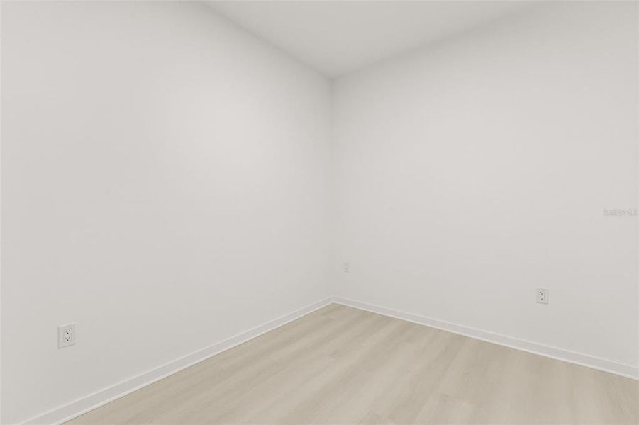 Spacious, unfurnished interior of a new home in , Orlando (Image 24).