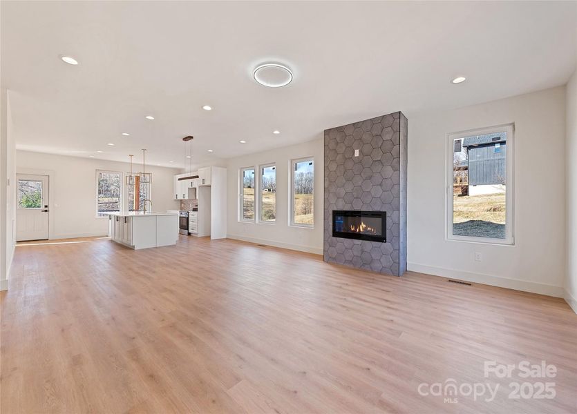 Spacious, unfurnished interior of a new home in , Alexander (Image 23).
