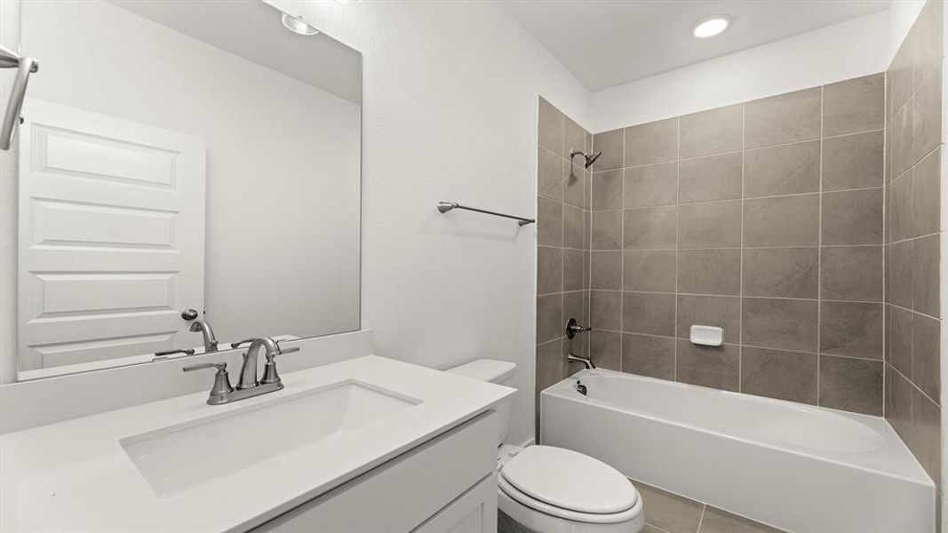 04. 1504 Edgeway - 2ND Bath 04. 1504 Edgeway - 2ND Bath