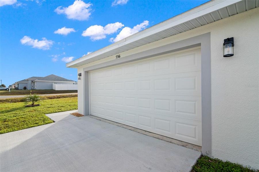 Exterior details and patio area of a home in SummerCrest, Ocala (Image 4).