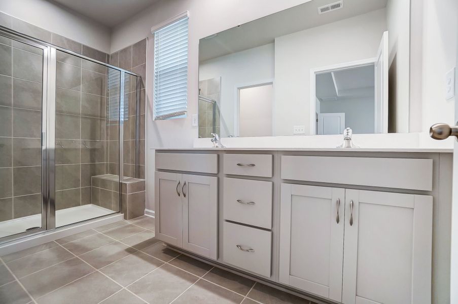 Photo representation of the Avalon plan. Colors, finishes and options will vary.