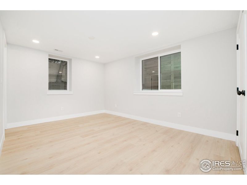 3rd Bedroom on the garden level w/ on-suite bathroom