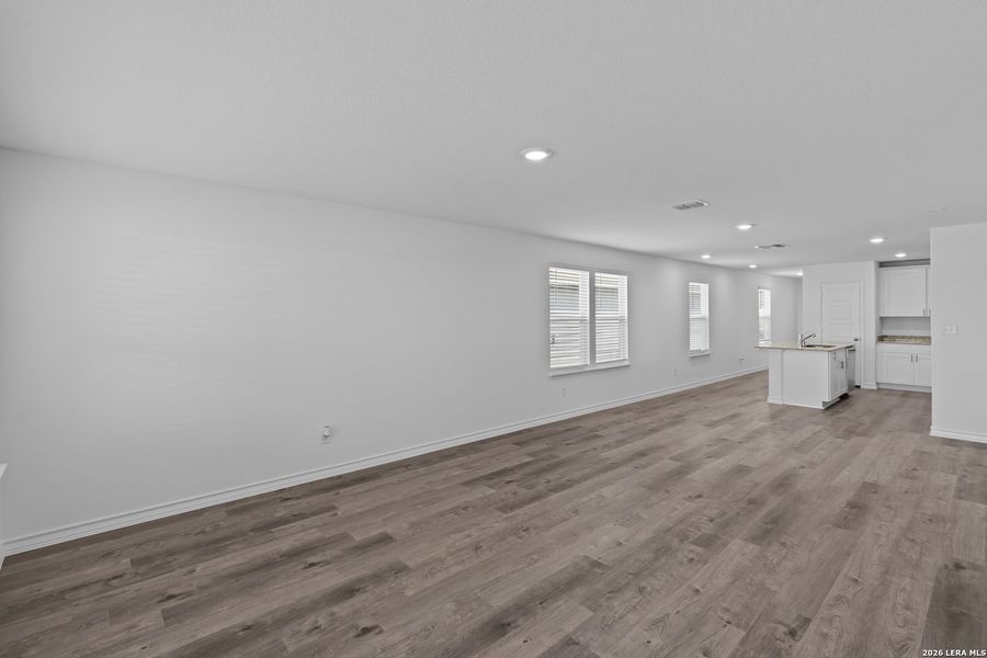 Spacious, unfurnished interior of a new home in Davis Ranch, San Antonio (Image 20).