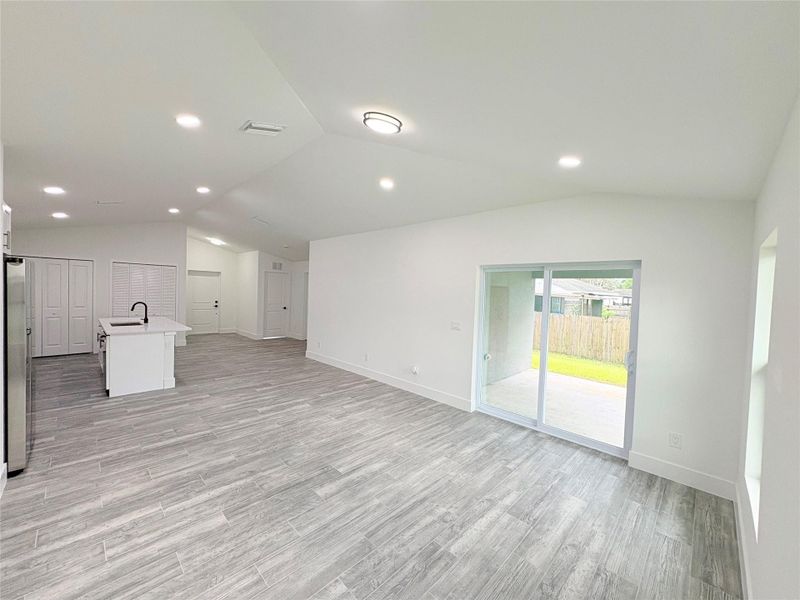 Spacious, unfurnished interior of a new home in , Okeechobee (Image 15).