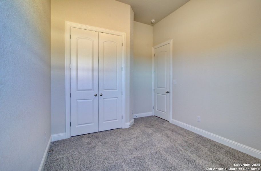 Spacious, unfurnished interior of a new home in Meyer Ranch – Premier, New Braunfels (Image 24).