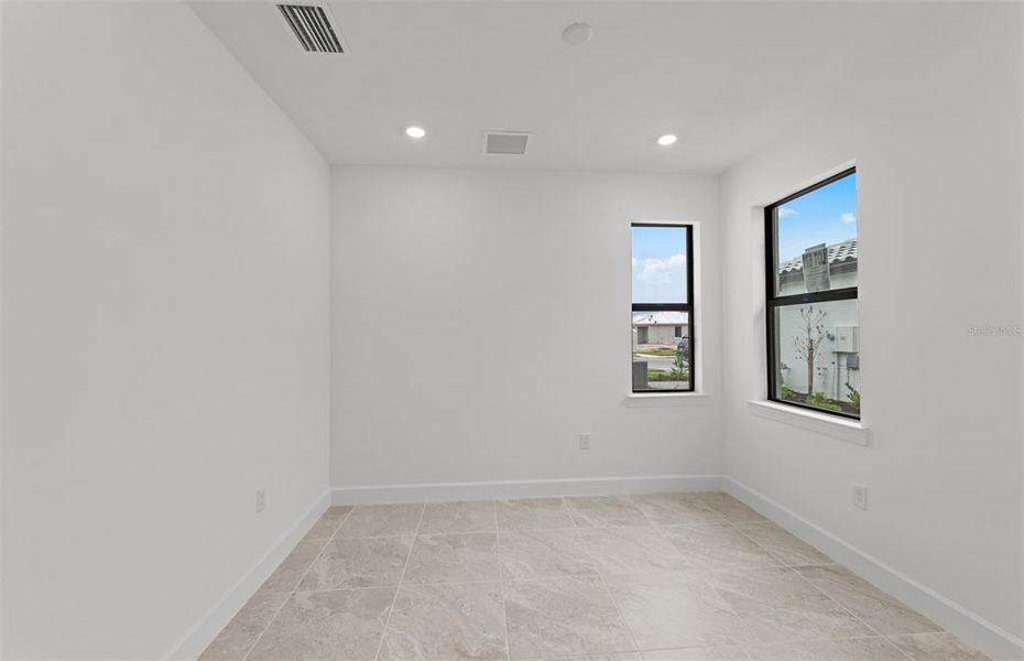 Spacious, unfurnished interior of a new home in Talon Preserve on Palmer Ranch, Nokomis (Image 15).