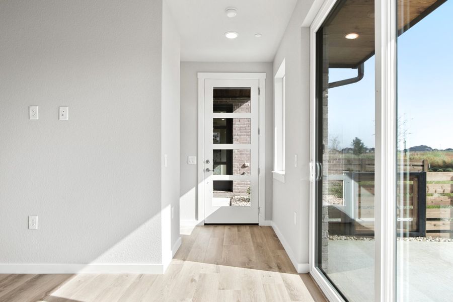 Spacious, unfurnished interior of a new home in Ten Mile Creek, Celina (Image 20).