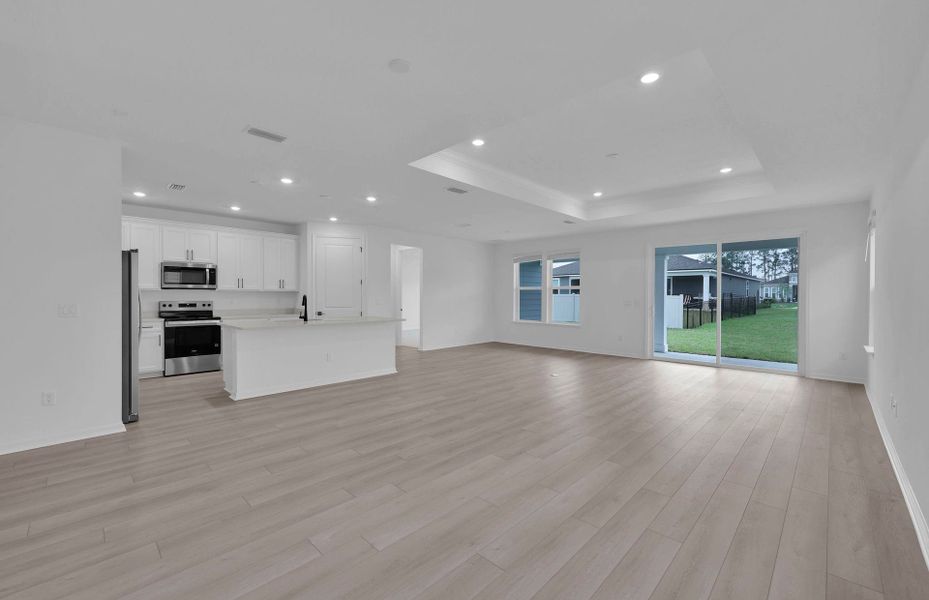 Spacious, unfurnished interior of a new home in Hyland Trail, Green Cove Springs (Image 18).