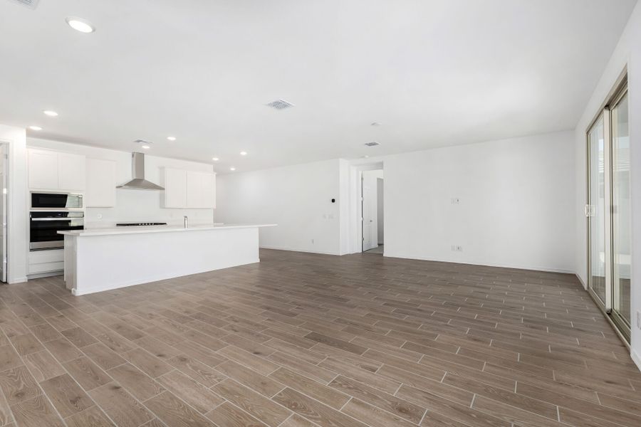 Spacious, unfurnished interior of a new home in Tierra Vistoso, Surprise (Image 6).