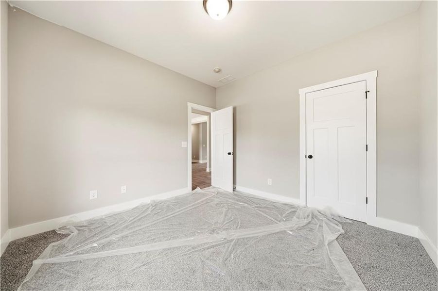 Spacious, unfurnished interior of a new home in Benson Estates, Dallas (Image 16).
