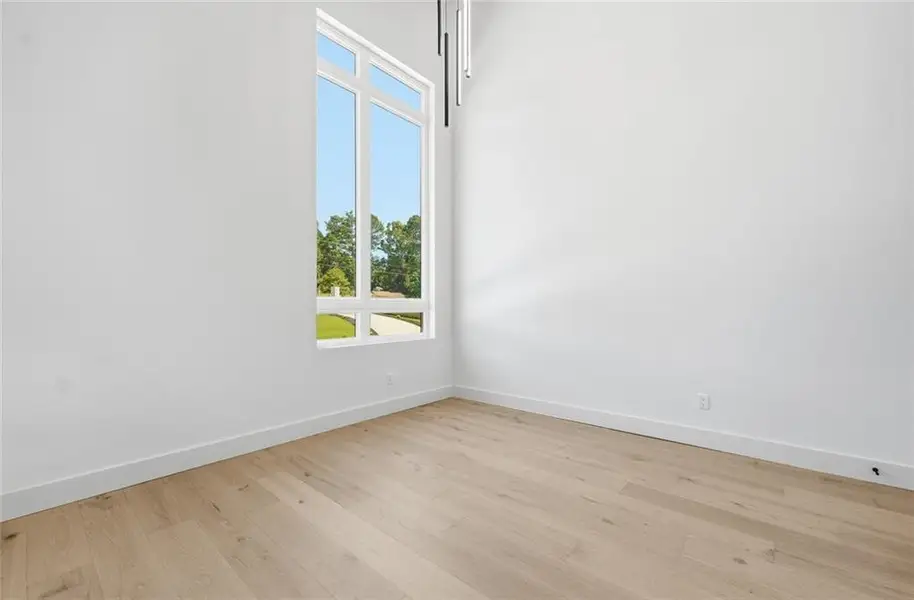Spacious, unfurnished interior of a new home in , Gainesville (Image 41).