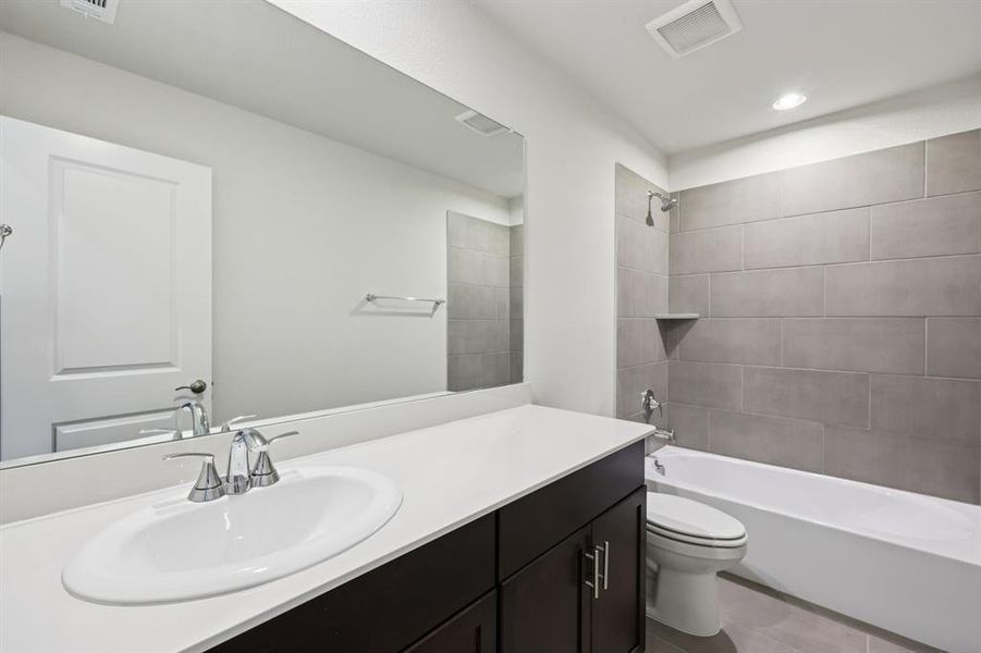 Furnished interior view inside a new home in Westmoor, Sherman (Image 12).