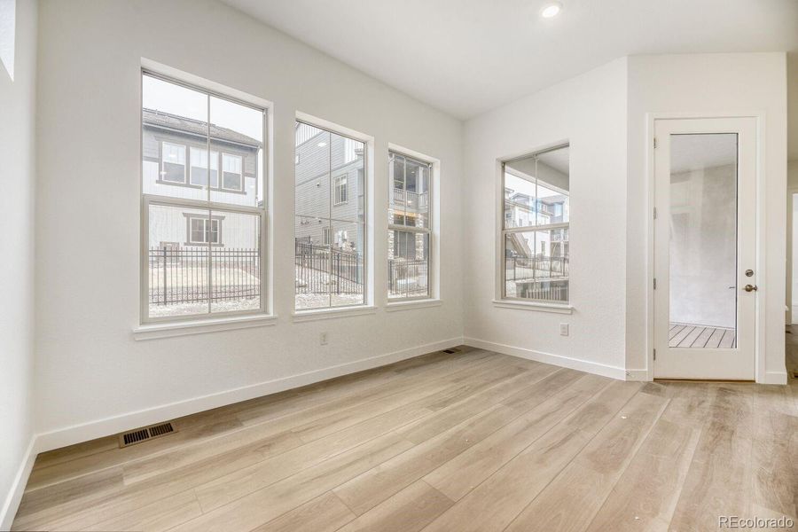 Spacious, unfurnished interior of a new home in Red Rocks Ranch, Morrison (Image 11).