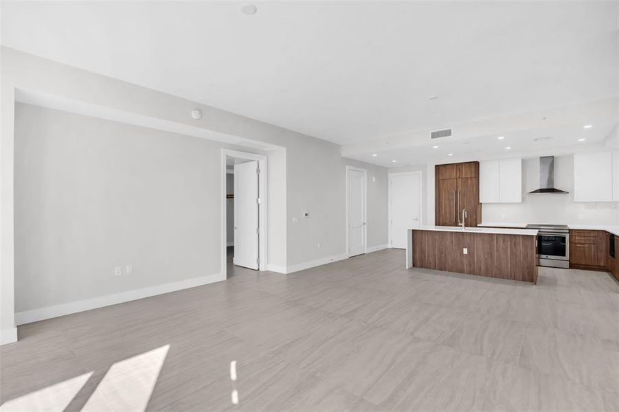 Spacious, unfurnished interior of a new home in , St. Petersburg (Image 37). Spacious, unfurnished interior of a new home in , St. Petersburg (Image 37).