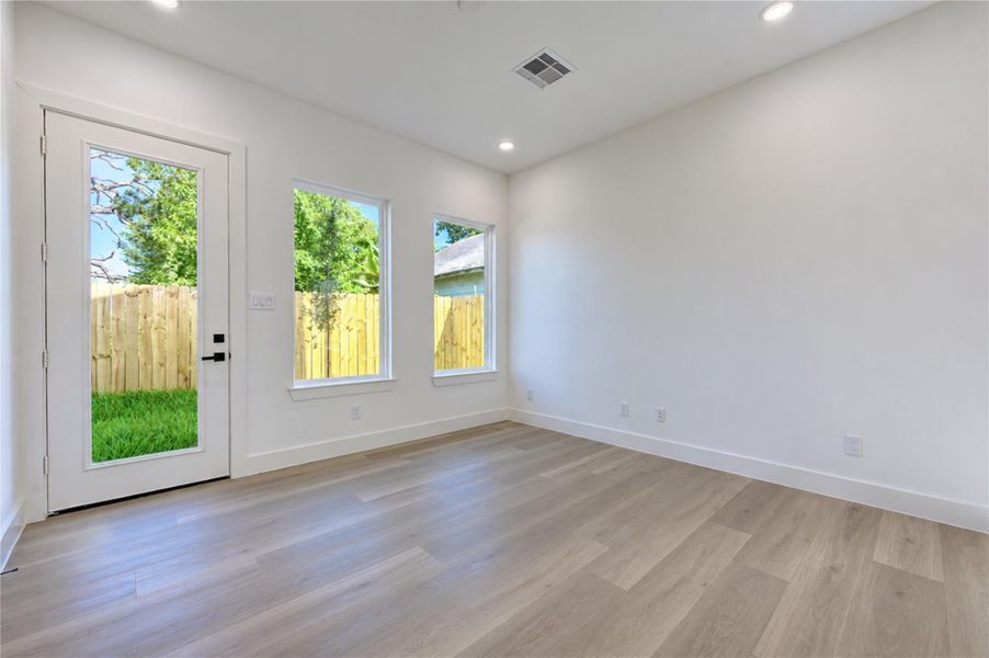 Spacious, unfurnished interior of a new home in , Houston (Image 42).
