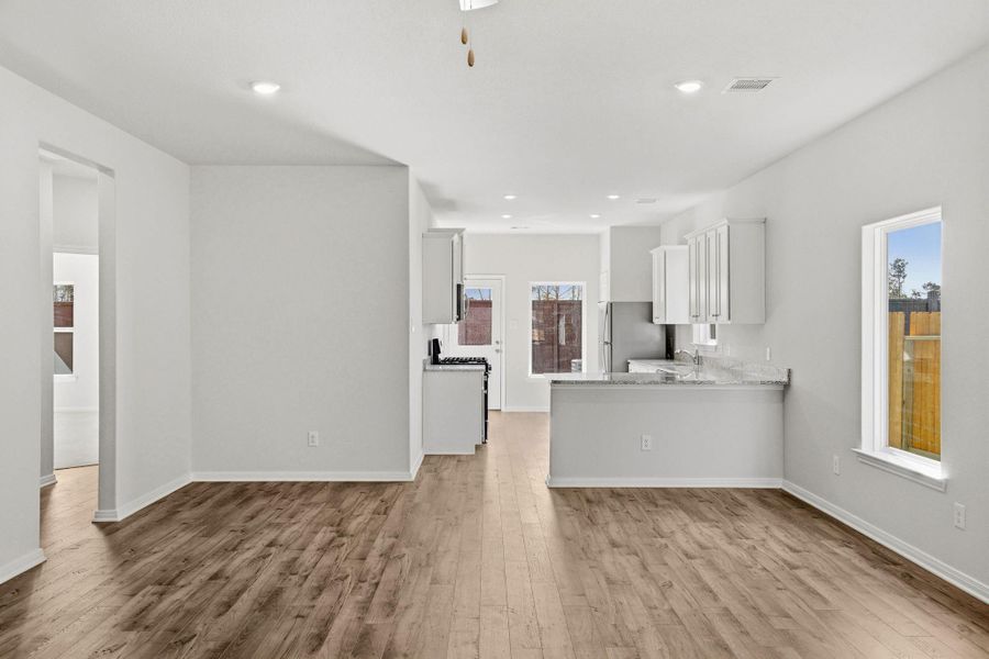 Spacious, unfurnished interior of a new home in Sweetwater Ridge, Conroe (Image 15). Spacious, unfurnished interior of a new home in Sweetwater Ridge, Conroe (Image 15).
