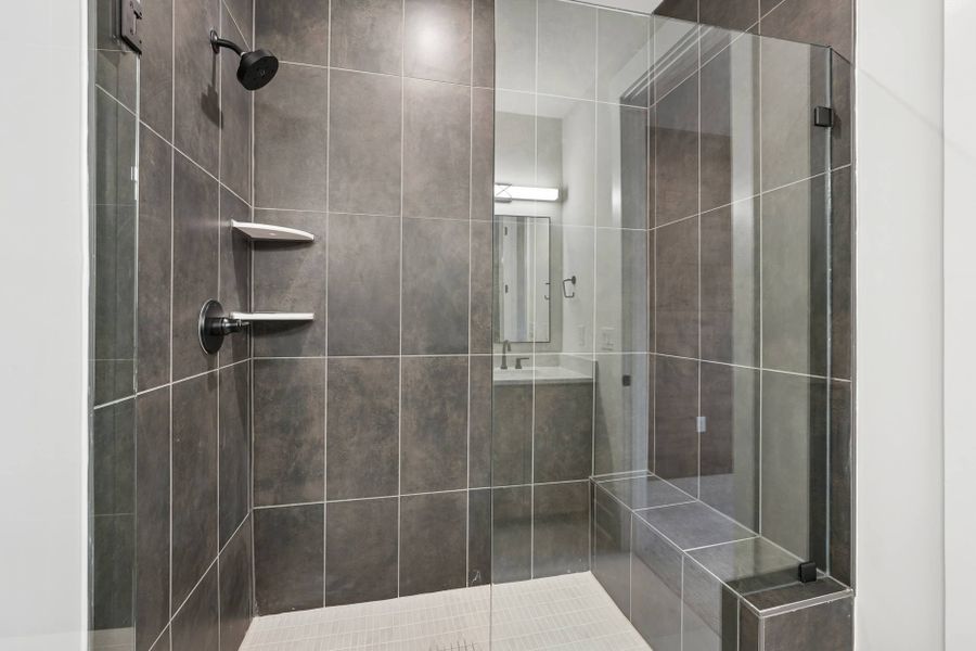 Representative interior finishes for a home built from the Mitchell by Tri Pointe Homes in Summit At Homestead, Chapel Hill (Image 15).