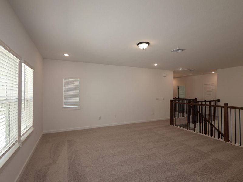 Spacious, unfurnished interior of a new home in Edgewood, Leander (Image 26).