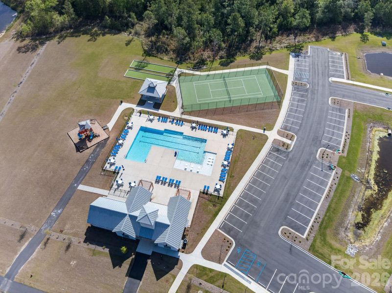 Community amenities in , Longs (Image 37).