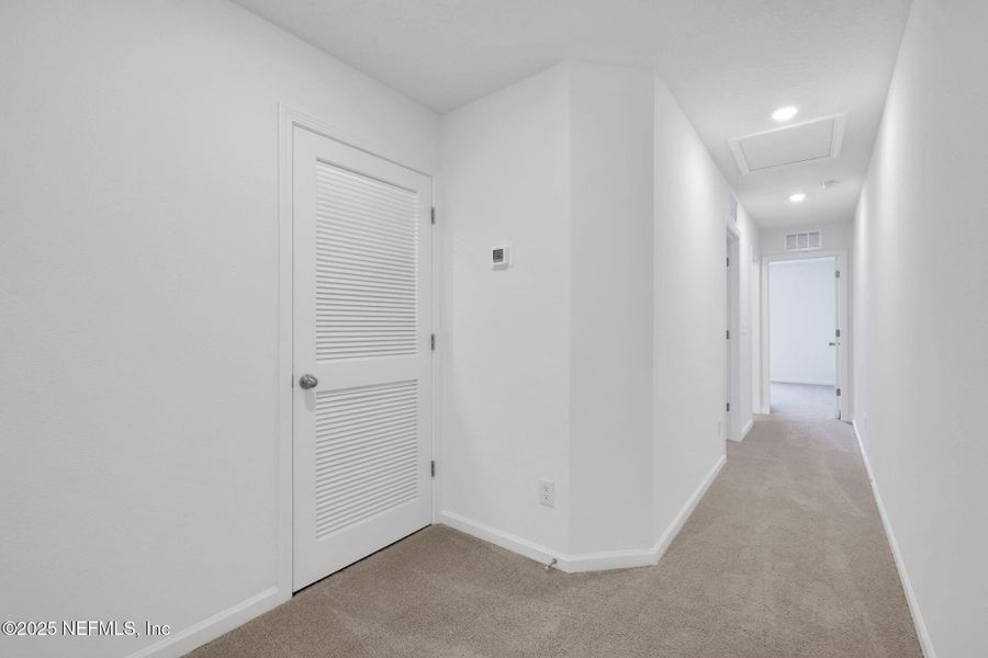 Spacious, unfurnished interior of a new home in Atlantis Pointe, Middleburg (Image 21).