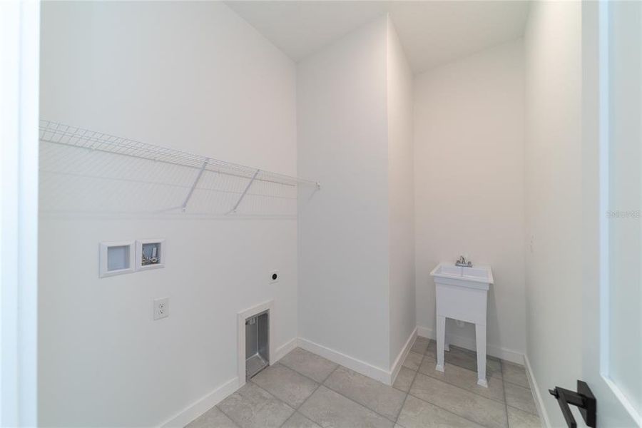 Spacious, unfurnished interior of a new home in , Dunnellon (Image 21). Spacious, unfurnished interior of a new home in , Dunnellon (Image 21).