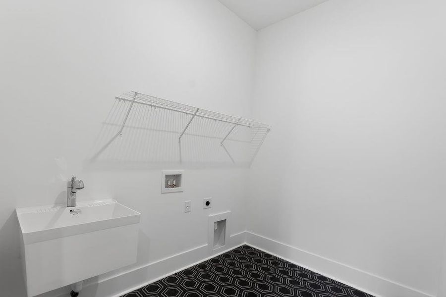 Spacious, unfurnished interior of a new home in Wayt Farm, Cumming (Image 30).