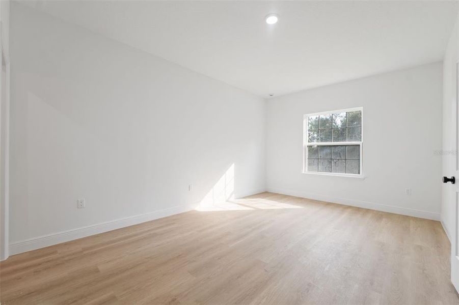 Spacious, unfurnished interior of a new home in , Ocala (Image 23).