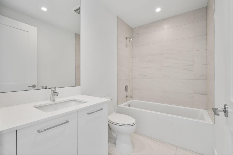 Furnished interior view inside a new home in , Fort Lauderdale (Image 6).