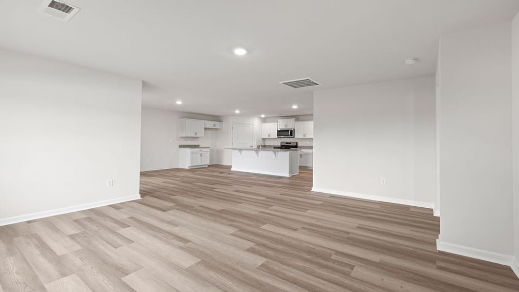 Spacious, unfurnished interior of a new home in Lakestone, Woodruff (Image 20).